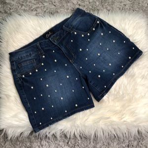 Shorts with Pearls